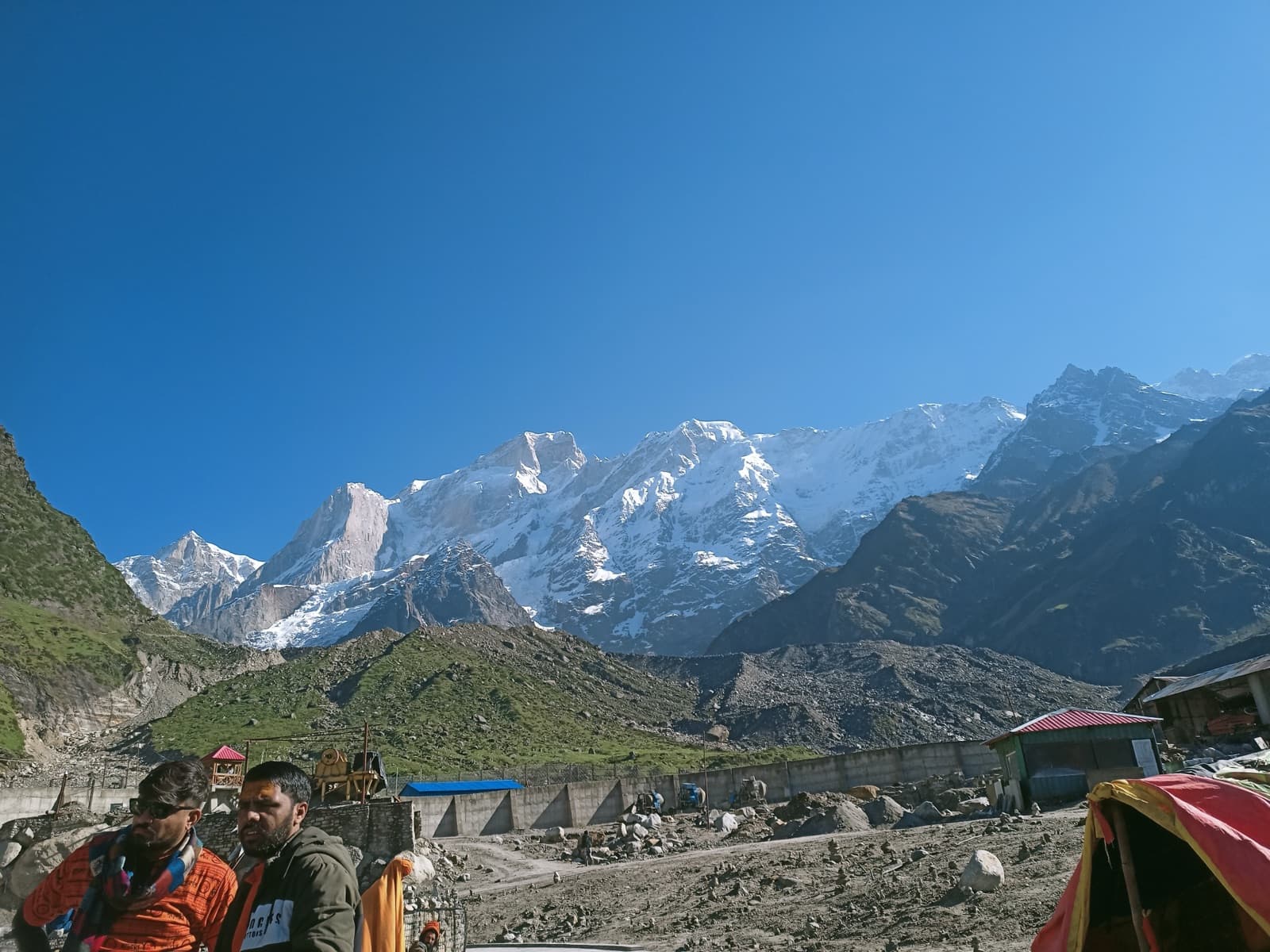 Kedarnath temple below the Himalayan peaks in Uttarakhand